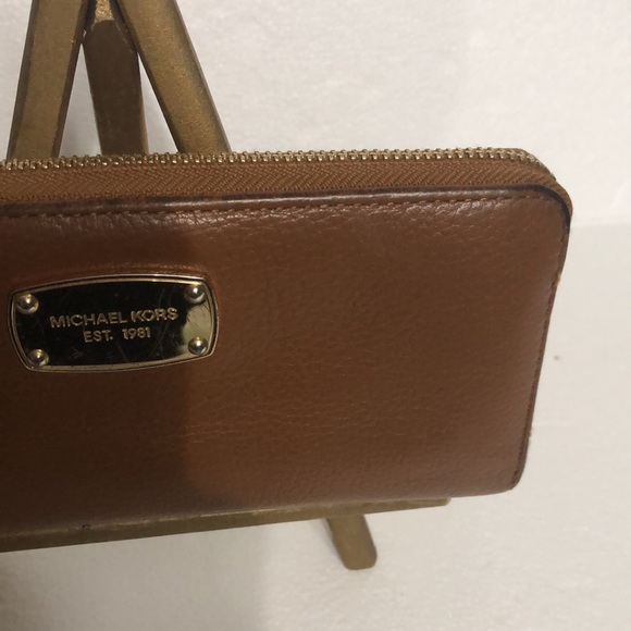 Michael Kors Leather Zip Wallet - Picture 2 of 7